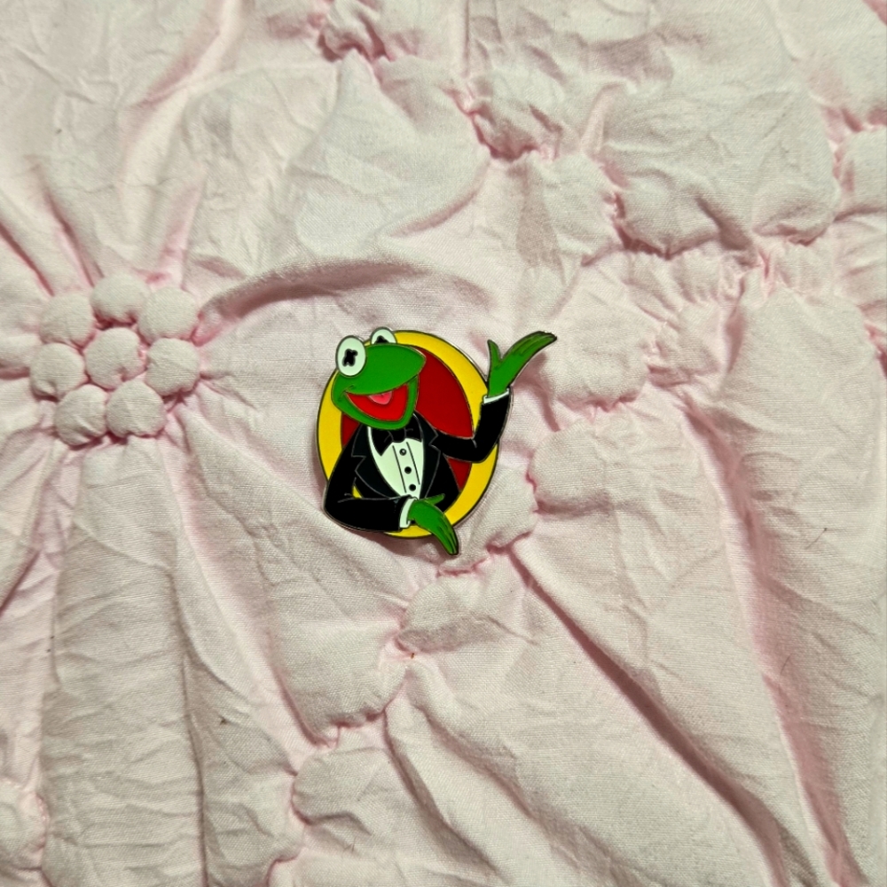 Disney "The Muppets" Kermit the frog pin